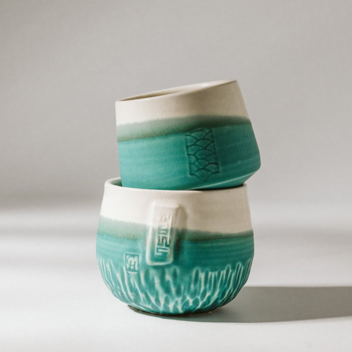 Tasses à thé en porcelaine
Collection émeraude - Céramique créée à Waterloo en Estrie par Coralie Huckel
